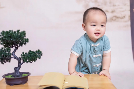 哈尔滨宝宝抓耳朵是什么原因